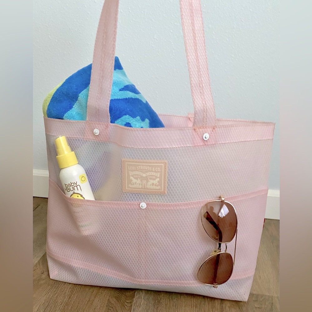 ☘️Levi’s Pink Vinyl Tote/Beach Bag